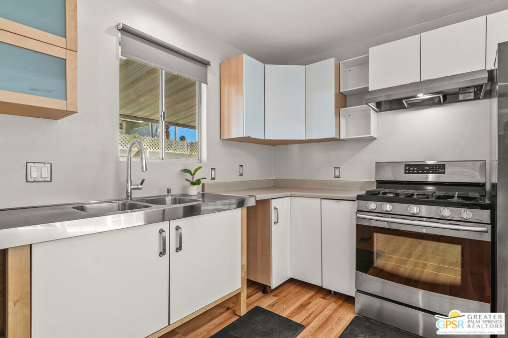 Palm Canyon Mobile Club - Manufactured In Park