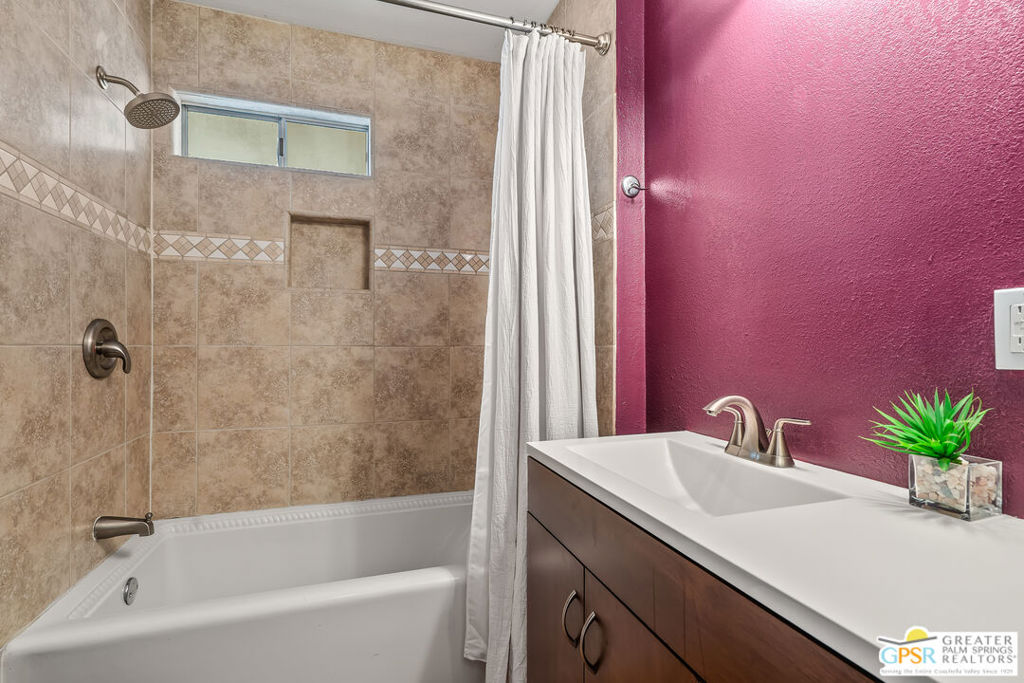 Palm Canyon Mobile Club - Manufactured In Park