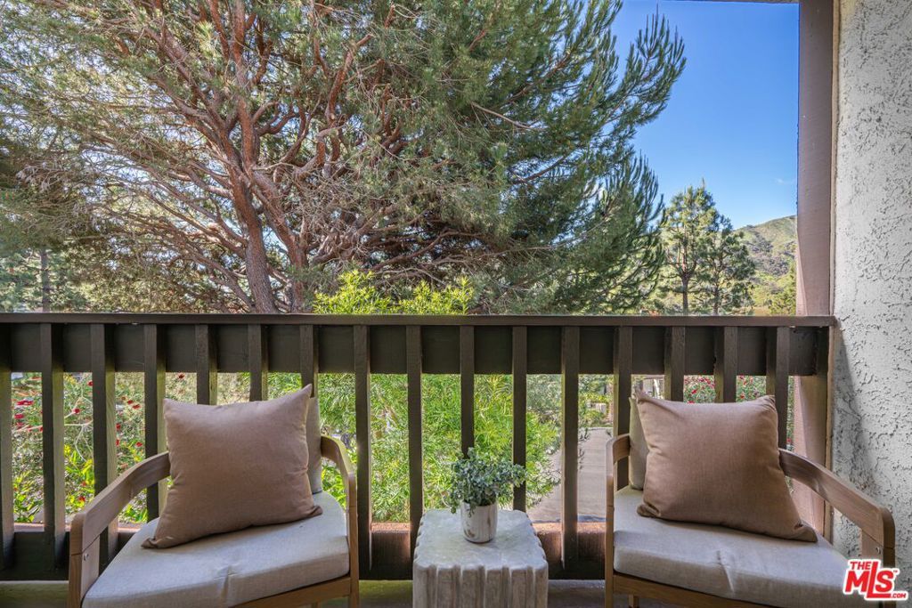 Photo of 17243 Palisades Circle, Pacific Palisades, CA 90272 (MLS # 26715109)