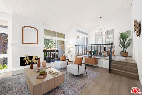 Photo of 17243 Palisades Circle, Pacific Palisades, CA 90272 (MLS # 26715109)