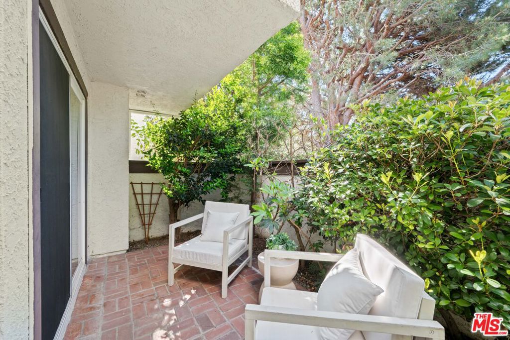 17243 Palisades Circle
