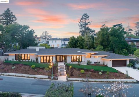 30 Lincolnshire Dr Oakland CA 94618