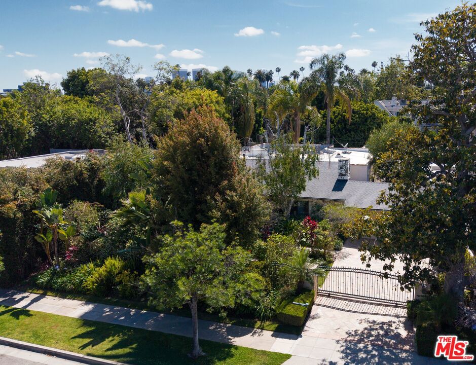 Photo of 521 N Rexford Drive, Beverly Hills, CA 90210 (MLS # 26834771)