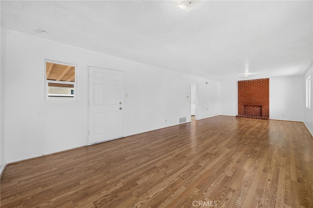 2438 W 7th