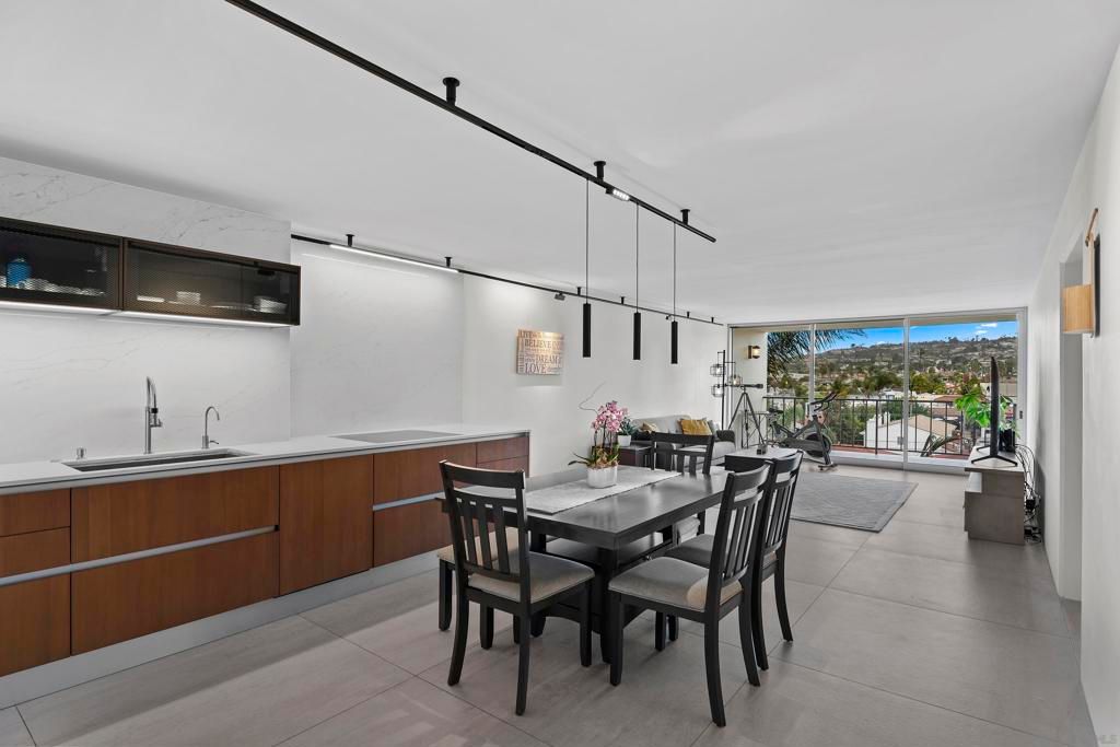 Photo of 4944 Cass St St #604, San Diego, CA 92109 (MLS # 250043251SD)