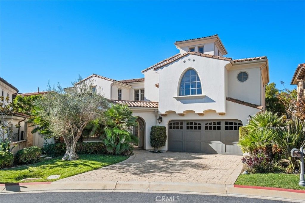 Photo of 5 Castillo Del Mar, Dana Point, CA 92624 (MLS # OC26004645)