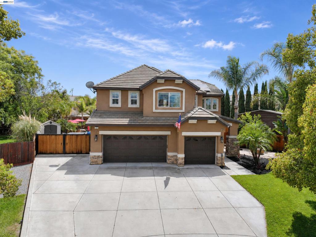 124 Tennyson Ct