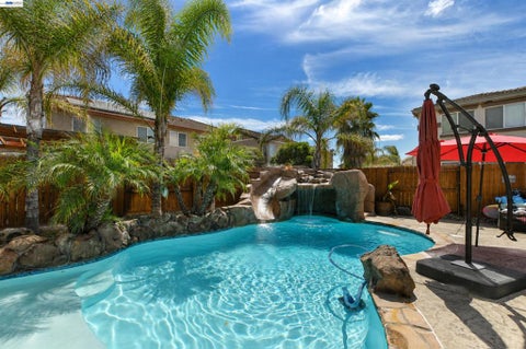 Photo of 124 Tennyson Ct CT, Discovery Bay, CA 94505 (MLS # 41146761)