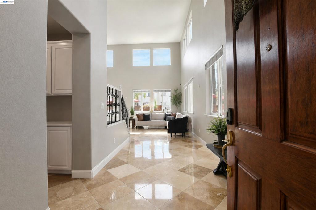 124 Tennyson Ct