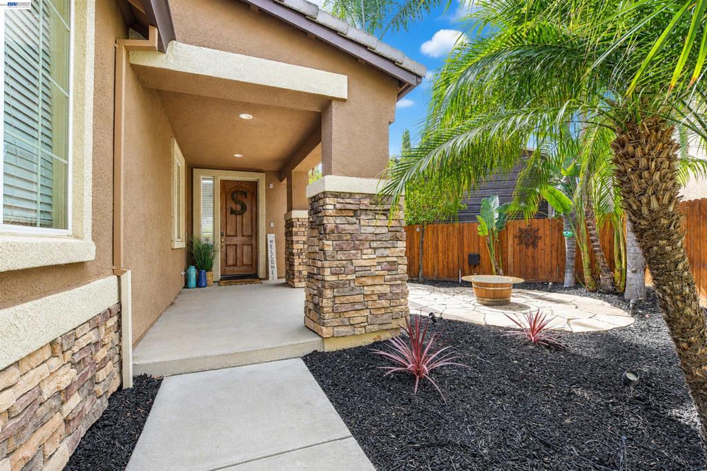 124 Tennyson Ct