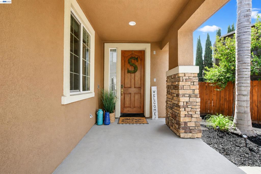 124 Tennyson Ct