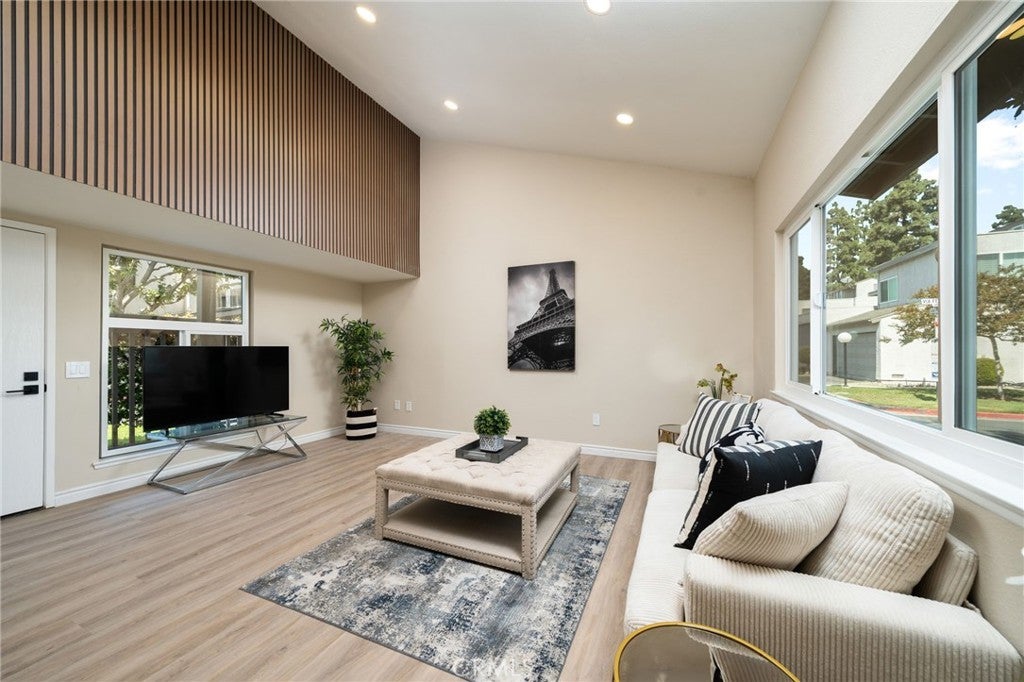 376 N Via Marsala