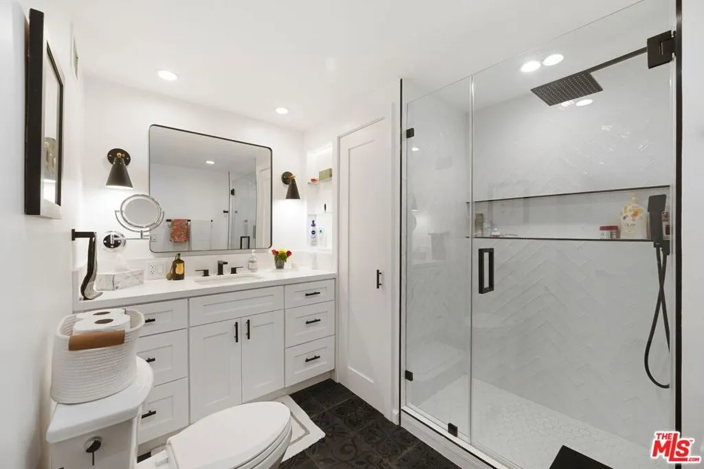 Los Angeles, California 90067, United States, 2 Bedrooms Bedrooms, ,2 BathroomsBathrooms,Residential,Active,176454