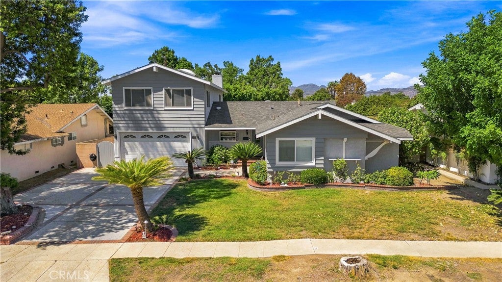Photo of 9801 Lubao Avenue, Chatsworth, CA 91311 (MLS # SR26196660)
