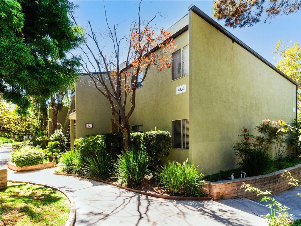 Fully Updated 3 Bed, 2 Bath Luxury Condo with Resort-Style Amenities Enjoy the best of resort-style living in this beautifully updated 3-bedroom, 2-bath condo. The home features stainless steel appliances, a spacious pantry, granite countertops in both kitchen and bathrooms, plenty of counter space, recessed lighting, and large closets in every bedroom. Natural light fills the space, and a private patio is perfect for relaxing or entertaining. The community offers everything you need for a comfortable lifestyle: swimming pool, jacuzzi, gym, kids play area, clubhouse, and 24-hour security. Great schools nearby, plus 2 covered parking spots included. Conveniently located within walking distance to grocery stores, banks, restaurants, and more—with easy access to Culver City Downtown.