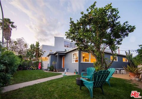 Photo of 2422 ABBOT KINNEY, Venice, CA 90291 (MLS # 26650933)