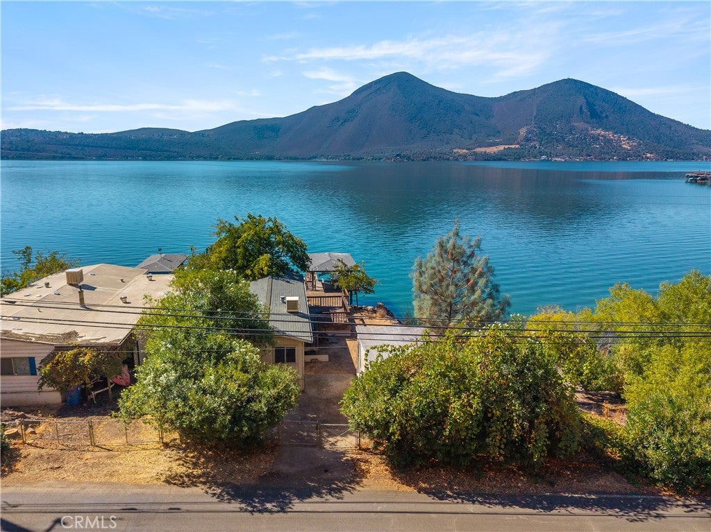 11411 Lakeshore Drive