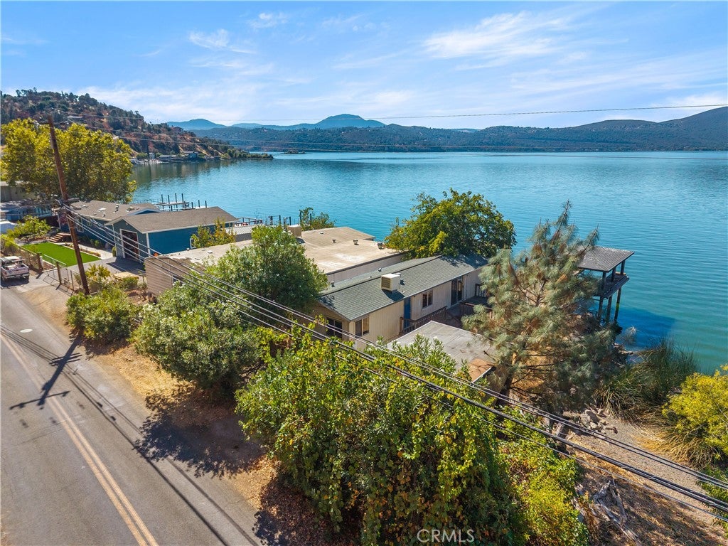 11411 Lakeshore Drive