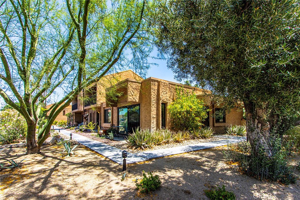 5884 Los Santos Drive