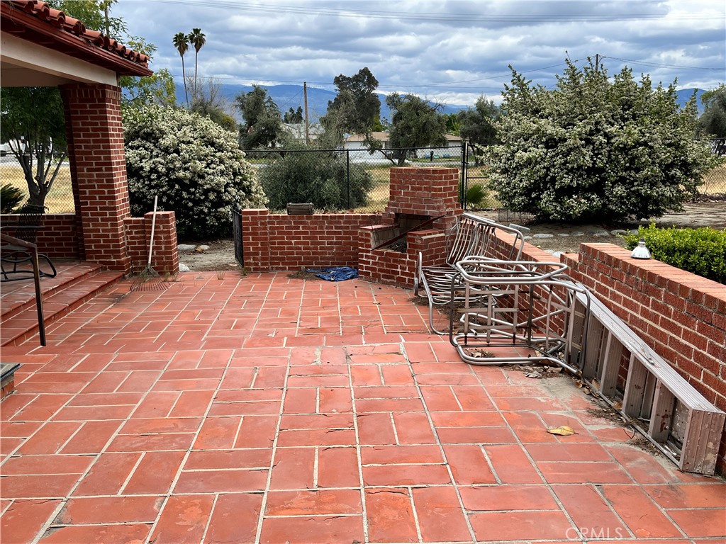 41699 Acacia Avenue