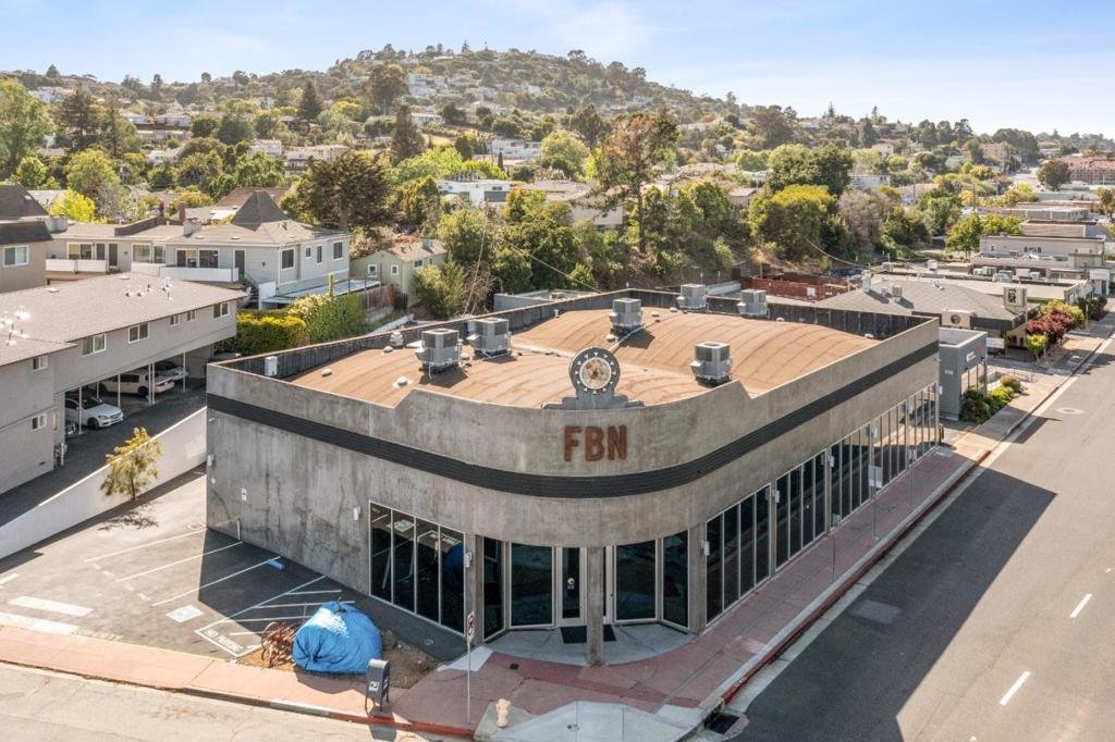 380 El Camino Real