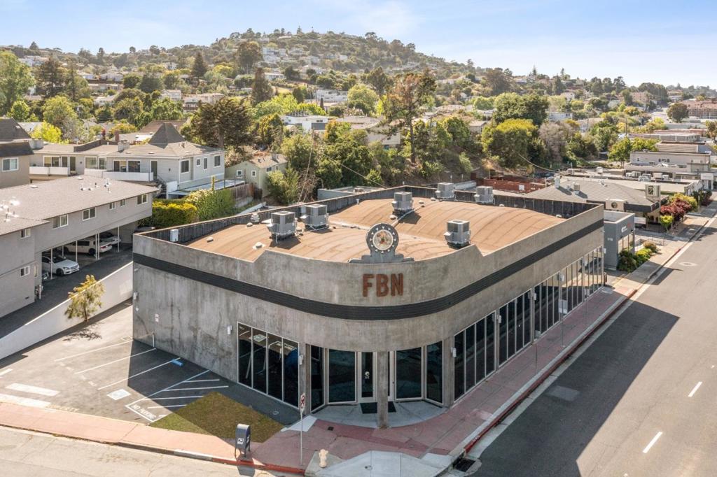 380 El Camino Real