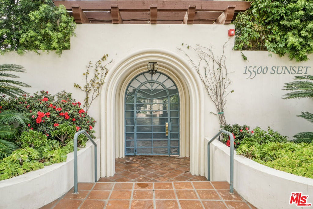 15500 W Sunset Boulevard