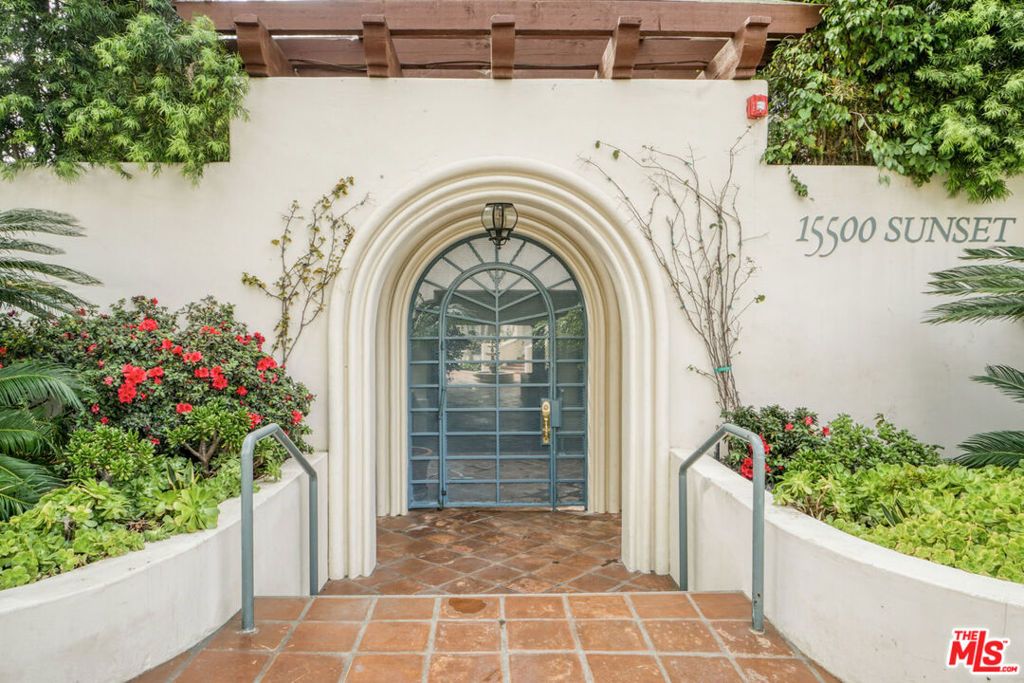 Photo of 15500 W Sunset Boulevard #302, Pacific Palisades, CA 90272 (MLS # 26648359)