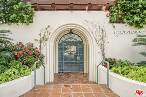 Photo of 15500 W Sunset Boulevard #302, Pacific Palisades, CA 90272 (MLS # 26648359)