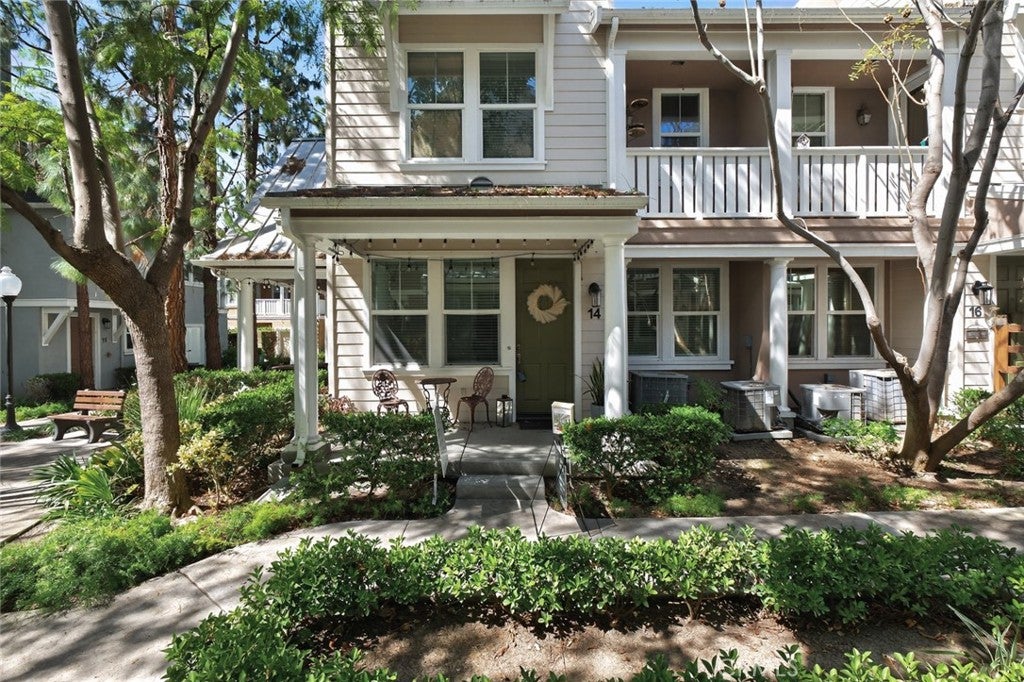 14 Valmont Way