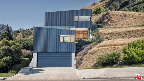 Photo of 596 Frontenac Avenue, Los Angeles, CA 90065 (MLS # 25496027) Photo of 596 Frontenac Avenue, Los Angeles, CA 90065 (MLS # 25496027)