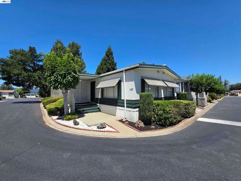 Photo of 3231 Vineyard Ave Ave, Pleasanton, CA 94566 (MLS # 41139878)