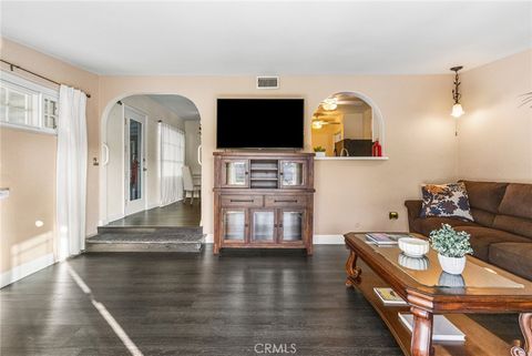 Tiny photo for 1817 N Hollywood Way, Burbank, CA 91505 (MLS # SR26050173)