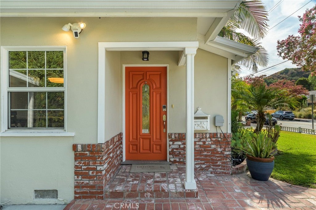 2142 E Chevy Chase