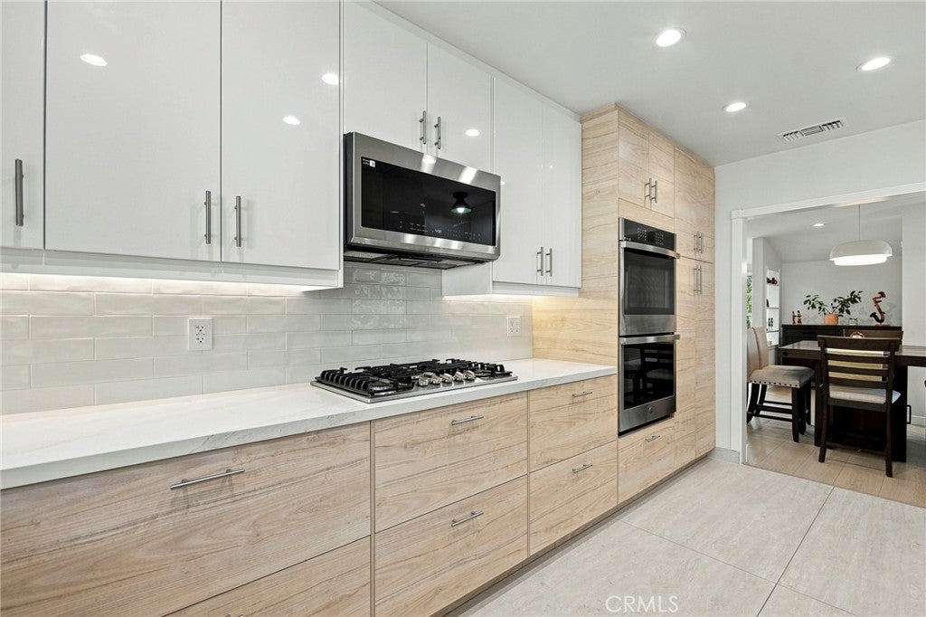 2142 E Chevy Chase
