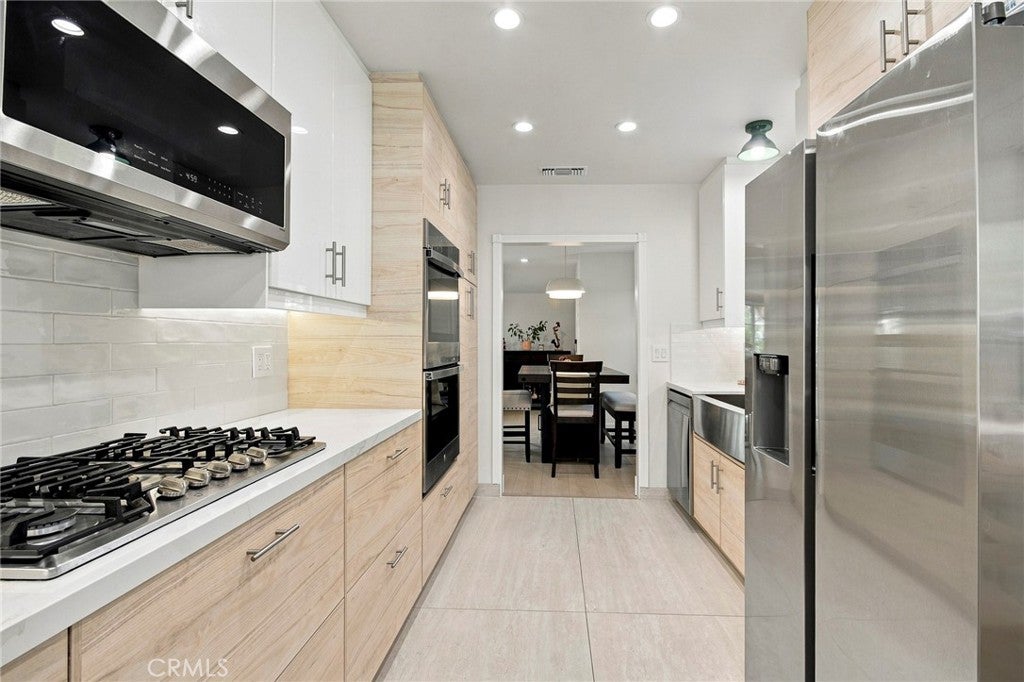 2142 E Chevy Chase