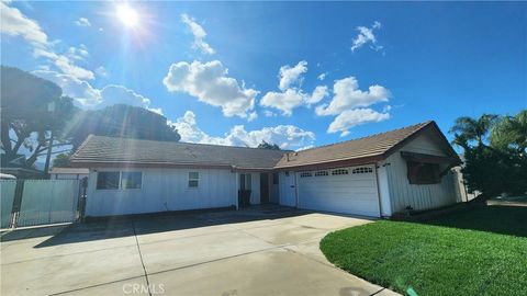 Photo of 924 Lorna Street, Corona, CA 92882 (MLS # OC25265173)