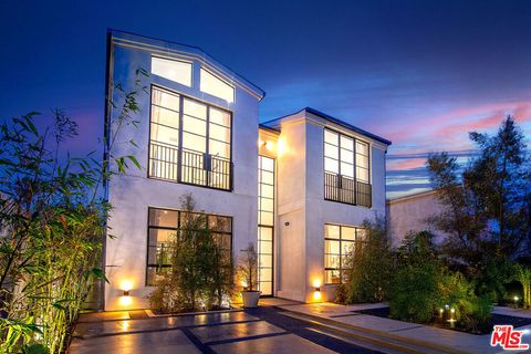 745 E Sunset Avenue Venice CA 90291