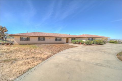 Photo of 9178 Fortuna Ave, Yucca Valley, CA 92284 (MLS # TR26059621)
