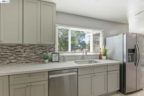 Tiny photo for 1839 Hill Ave Ave, Hayward, CA 94541 (MLS # 41137319)