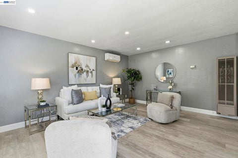 Tiny photo for 1839 Hill Ave Ave, Hayward, CA 94541 (MLS # 41137319)
