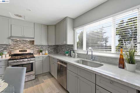Tiny photo for 1839 Hill Ave Ave, Hayward, CA 94541 (MLS # 41137319)