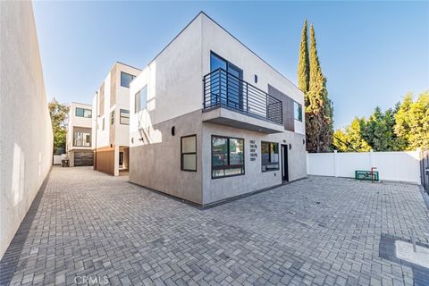 Photo of 1859 Crenshaw Boulevard, Los Angeles, CA 90019 (MLS # BB25249251) Photo of 1859 Crenshaw Boulevard, Los Angeles, CA 90019 (MLS # BB25249251)