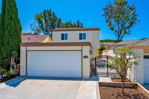 Photo of 53 Willow Tree Ln LN, Irvine, CA 92612 (MLS # OC26224507)