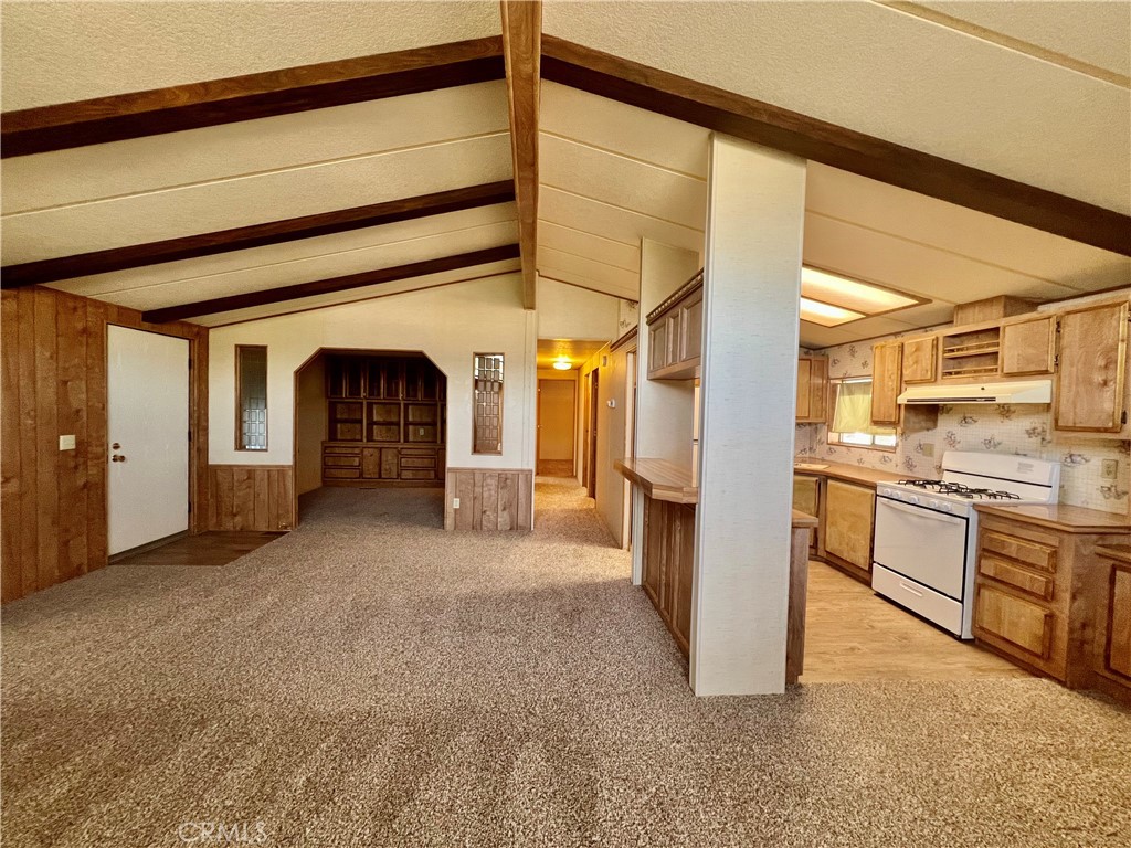 24600 Mountain Avenue 138