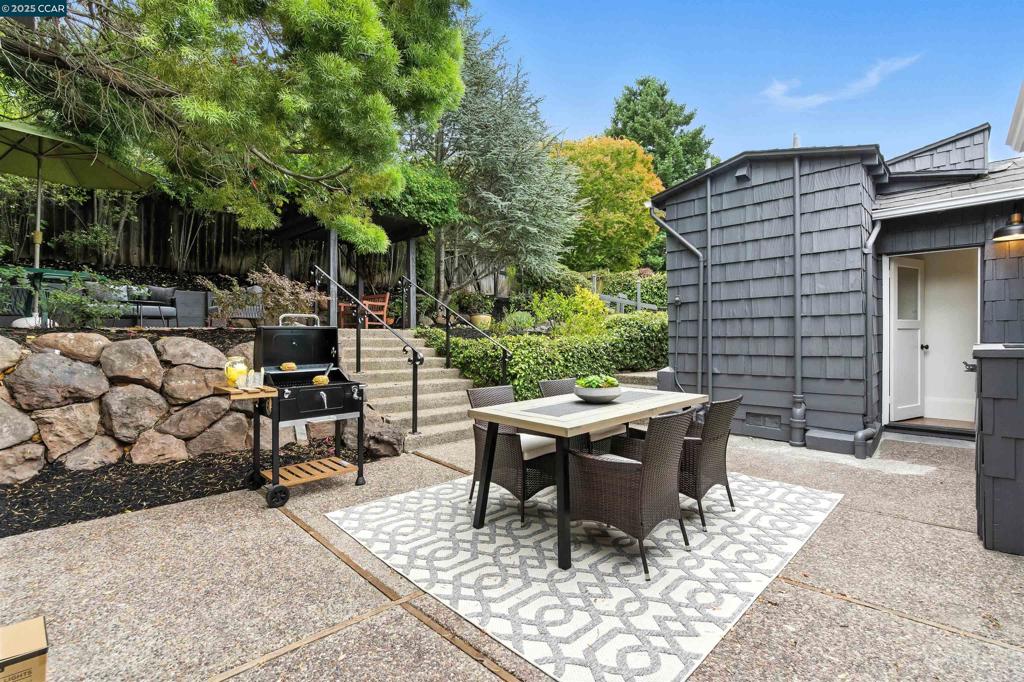 UPPER ROCKRIDGE - Residential