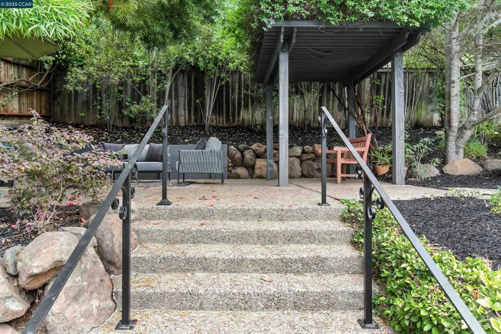 UPPER ROCKRIDGE - Residential