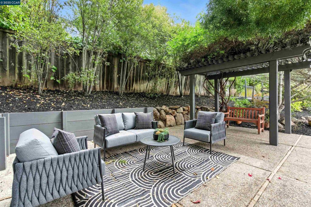 UPPER ROCKRIDGE - Residential