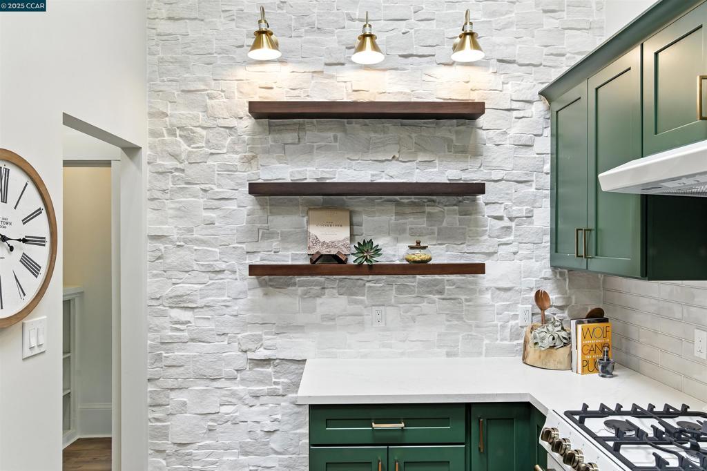 UPPER ROCKRIDGE - Residential