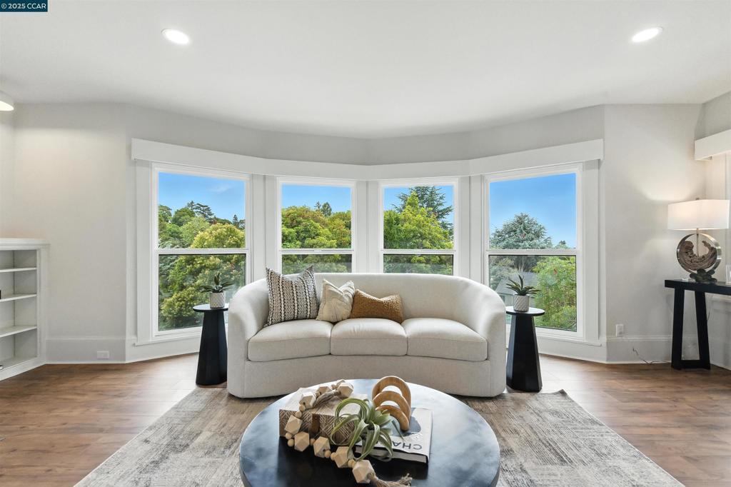 5020 Golden Gate Ave